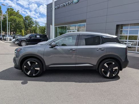 Used 2025 Nissan Kicks SR AWD/4WD image 7