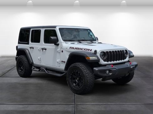 Used 2024 Jeep Wrangler Unlimited Rubicon AWD/4WD image 2