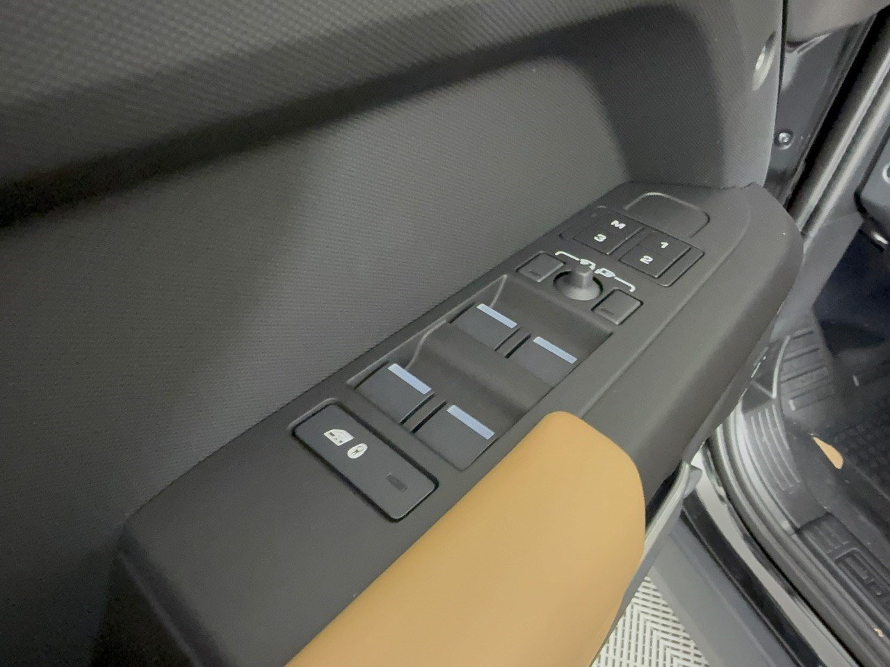 New 2026 Land Rover Defender 110 S AWD/4WD image 15
