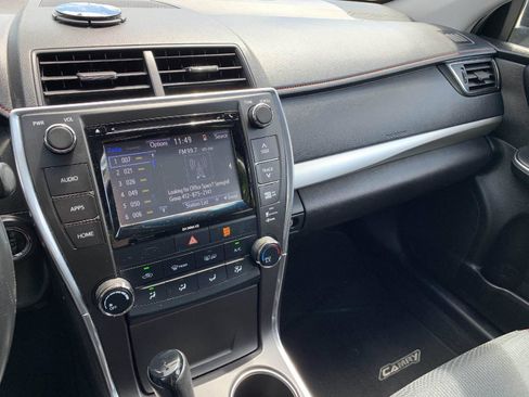 Used 2017 Toyota Camry SE w/ Moonroof Package FWD image 16