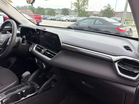 Used 2025 Chevrolet TrailBlazer LT FWD image 22