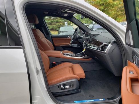 New 2026 BMW X7 M60i image 17