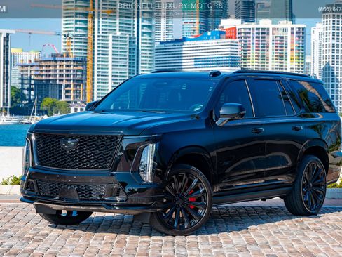 Used 2025 Cadillac Escalade V image 12