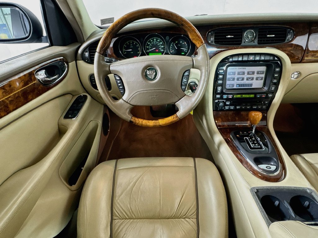 Used 2005 Jaguar XJ8 RWD image 23