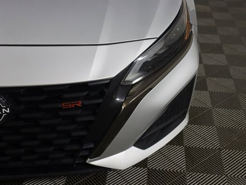 Used 2024 Nissan Altima 2.5 SR image 11