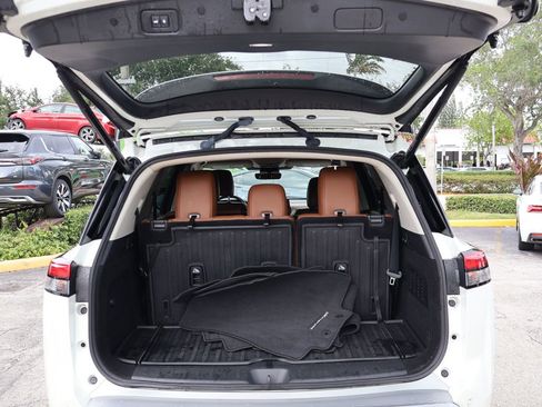 Used 2024 Nissan Pathfinder Platinum w/ Cargo Package AWD/4WD image 22
