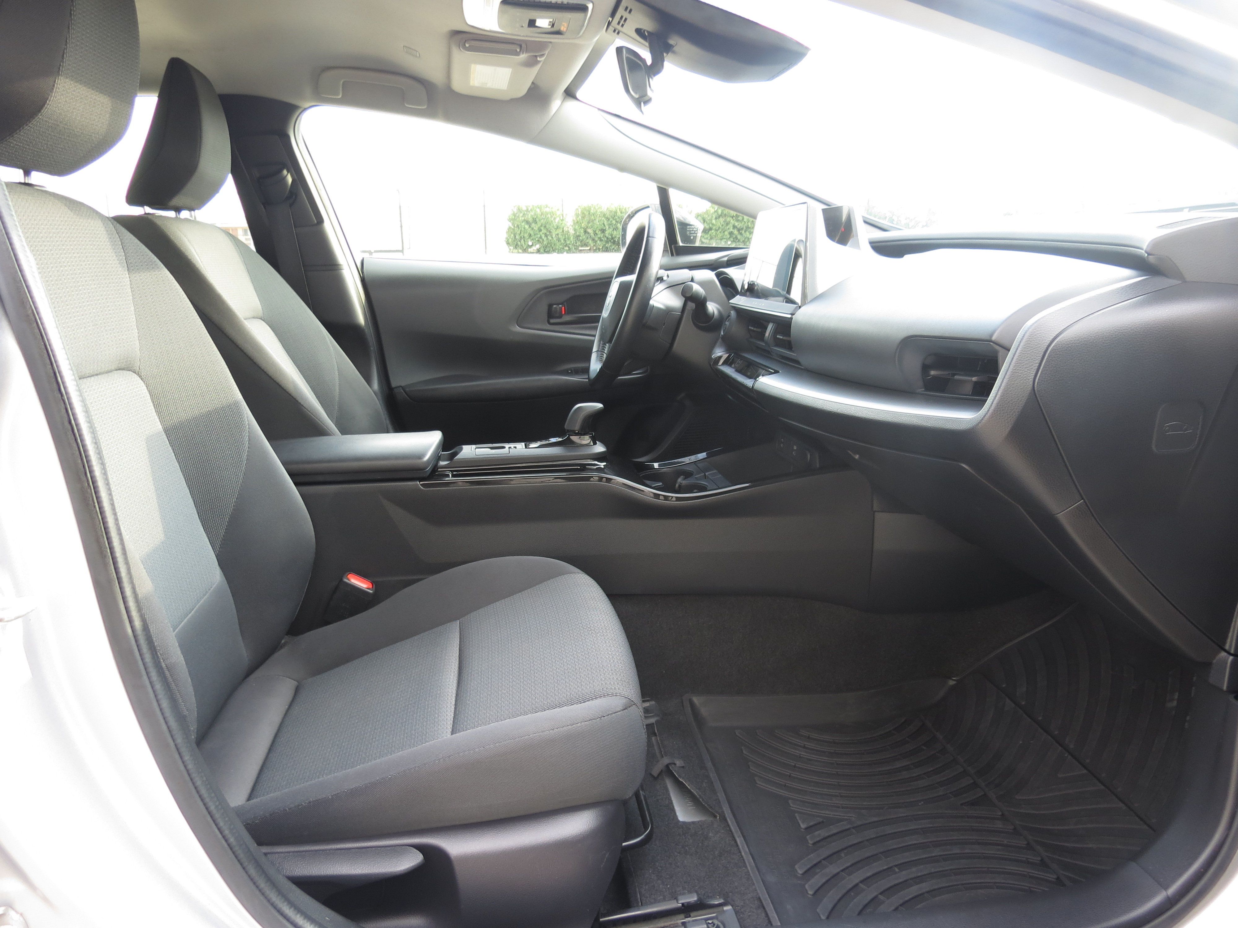 Used 2023 Toyota Prius LE FWD image 31