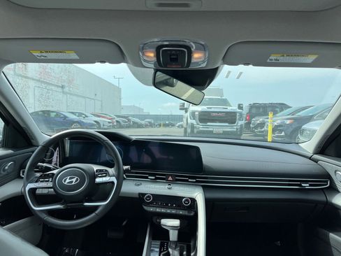 Used 2025 Hyundai Elantra Limited image 35