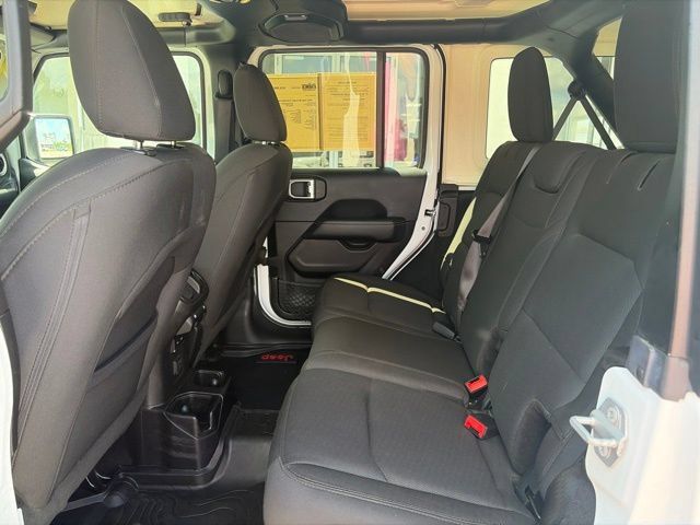 Used 2019 Jeep Wrangler Unlimited Sahara AWD/4WD image 14