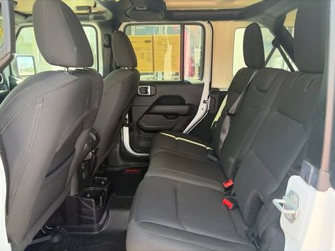 Used 2019 Jeep Wrangler Unlimited Sahara AWD/4WD image 14