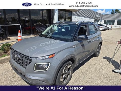 Used 2022 Hyundai Venue Limited w/ Cargo Package FWD image 1