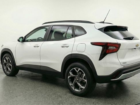 Used 2025 Chevrolet Trax LT image 6