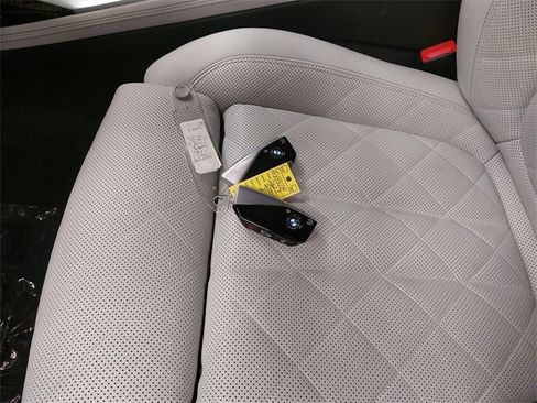 Used 2023 BMW X7 xDrive40i w/ Executive Package image 35