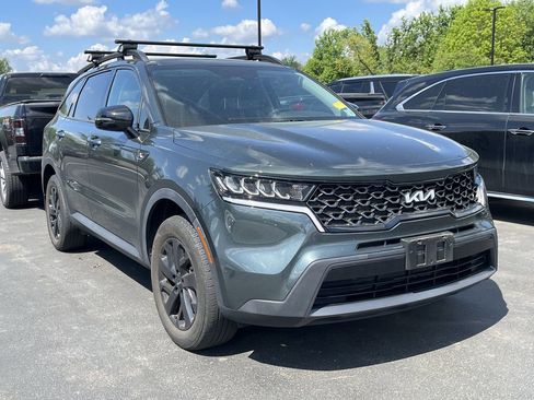 Used 2023 Kia Sorento S w/ Panoramic Sunroof Package image 2