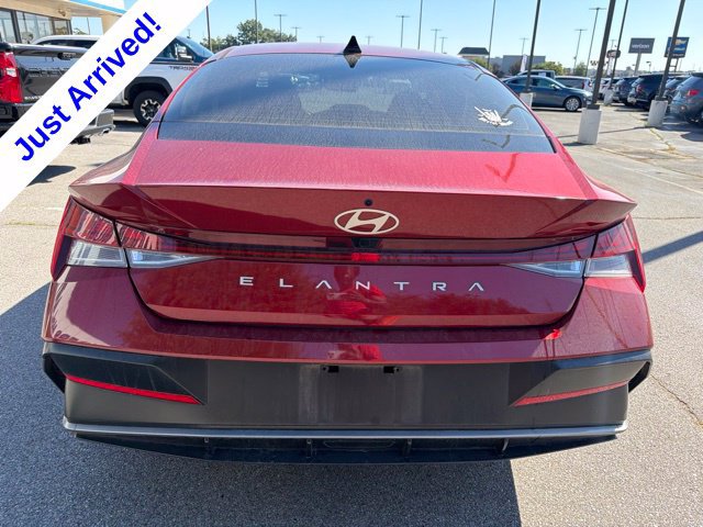 Used 2025 Hyundai Elantra SEL FWD image 4