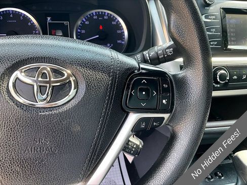 Used 2019 Toyota Highlander LE AWD/4WD image 14
