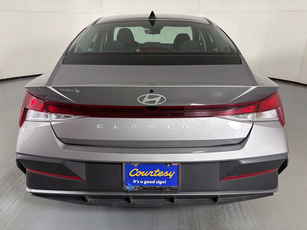 Used 2024 Hyundai Elantra SEL FWD image 8