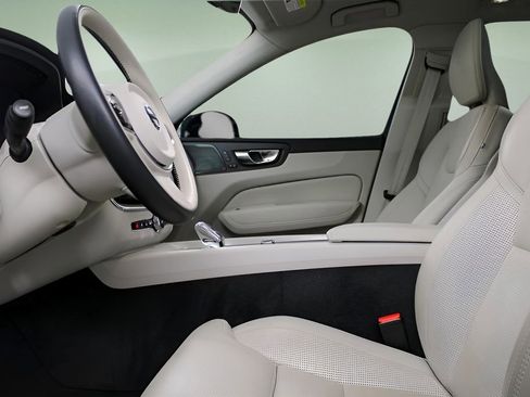 Certified 2023 Volvo XC60 B5 Ultimate w/ Climate Package image 21