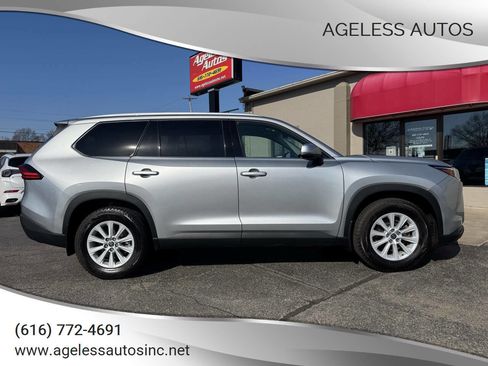Used 2024 Toyota Grand Highlander AWD image 1