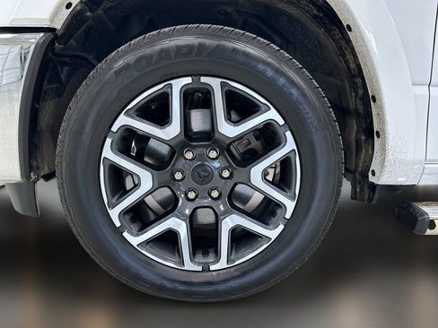 Used 2025 RAM 1500 Laramie AWD/4WD image 10