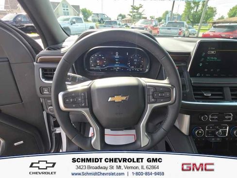 Used 2024 Chevrolet Suburban Premier AWD/4WD image 17