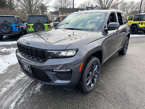 New 2025 Jeep Grand Cherokee Limited w/ Trailer Tow Package AWD/4WD image 2