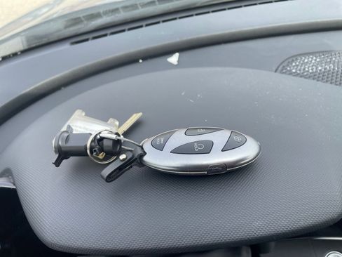 Used 2025 Hyundai Elantra SEL image 21