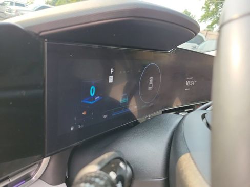 Used 2025 Hyundai Elantra Limited FWD image 26