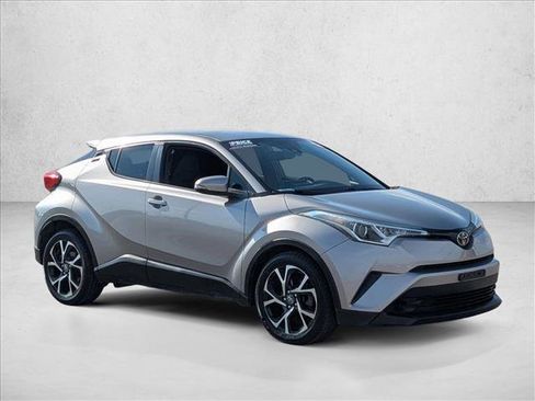 Used 2018 Toyota C-HR XLE image 3