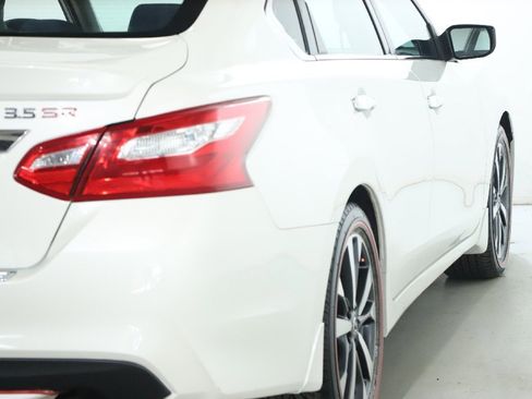 Used 2016 Nissan Altima 3.5 SR image 44