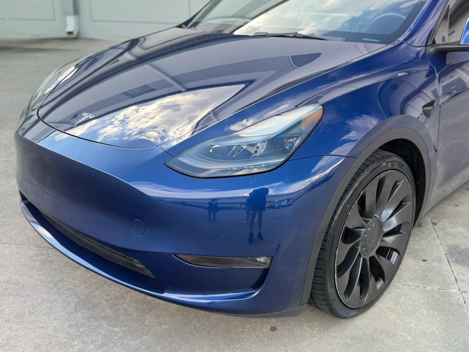Used 2023 Tesla Model Y Performance AWD/4WD image 2