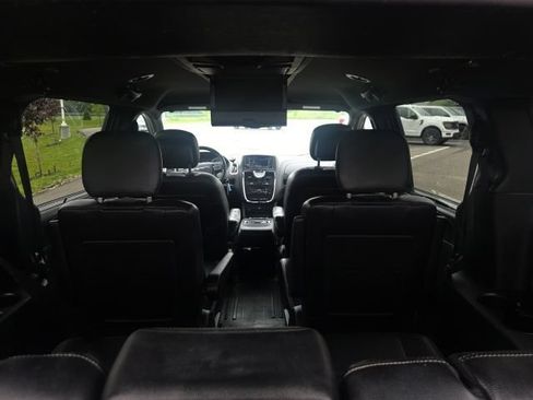 Used 2015 Chrysler Town & Country S FWD image 12