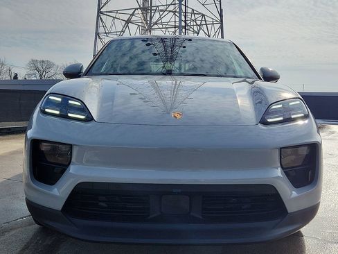 New 2026 Porsche Macan 4 Electric image 8