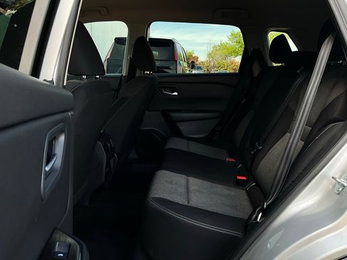 Used 2025 Nissan Rogue SV image 12