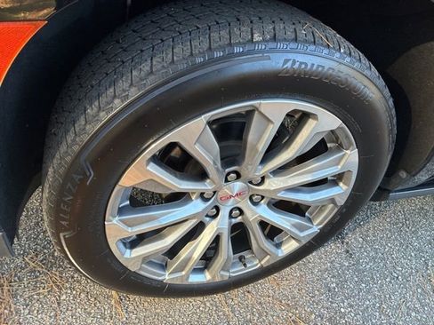 Used 2021 GMC Yukon Denali w/ Denali Ultimate Package image 12