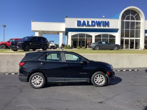 Used 2022 Chevrolet Equinox LS image 8