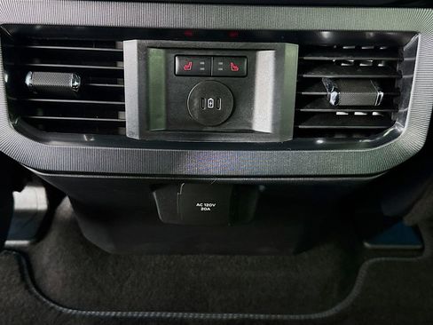 Used 2025 Ford F350 Platinum w/ FX4 Off-Road Package image 30