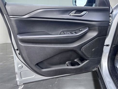 Certified 2024 Jeep Grand Cherokee L Laredo image 12