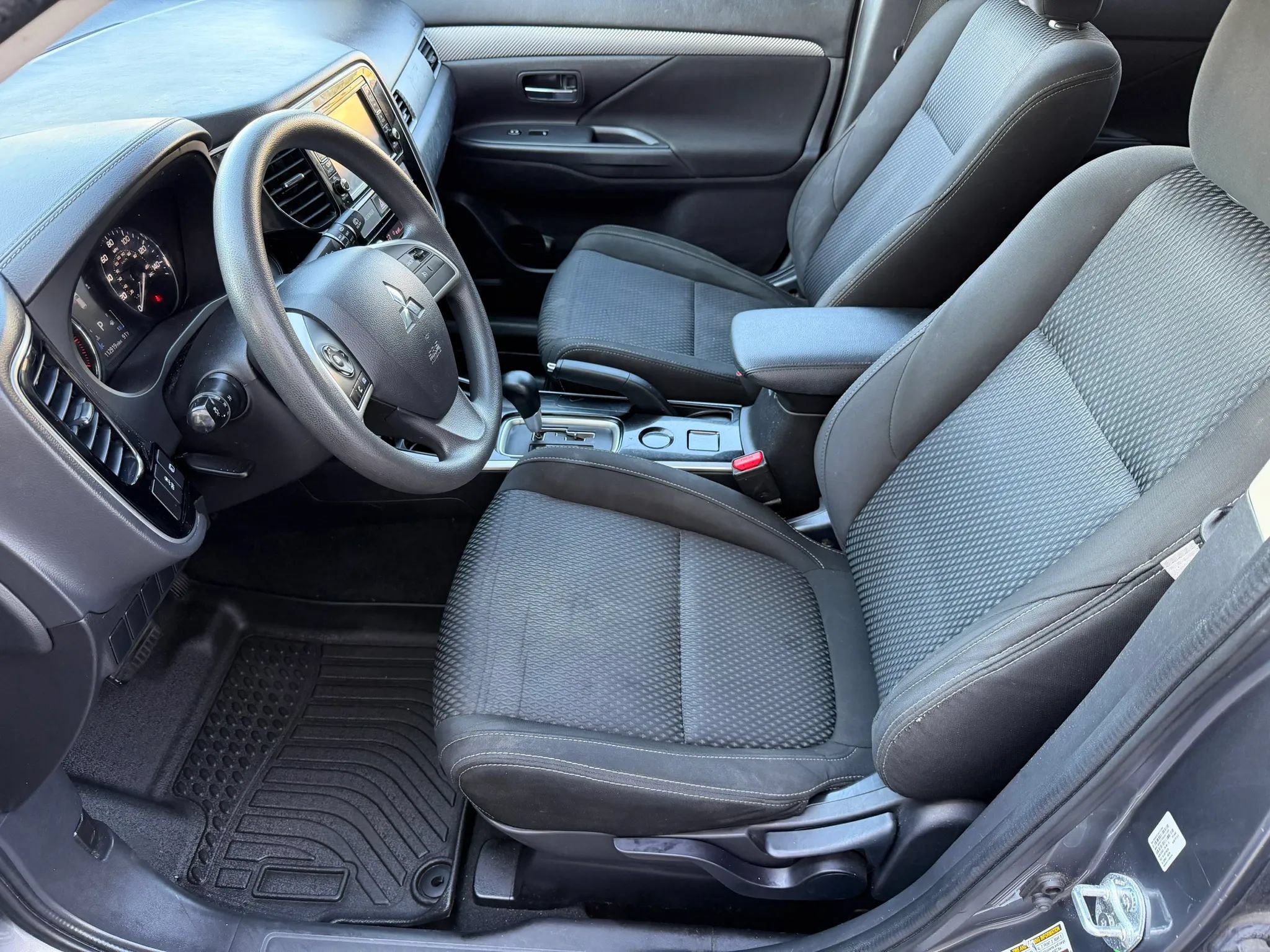 Used 2018 Mitsubishi Outlander ES FWD image 11