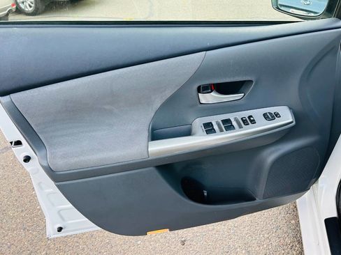 Used 2013 Toyota Prius V Two image 22
