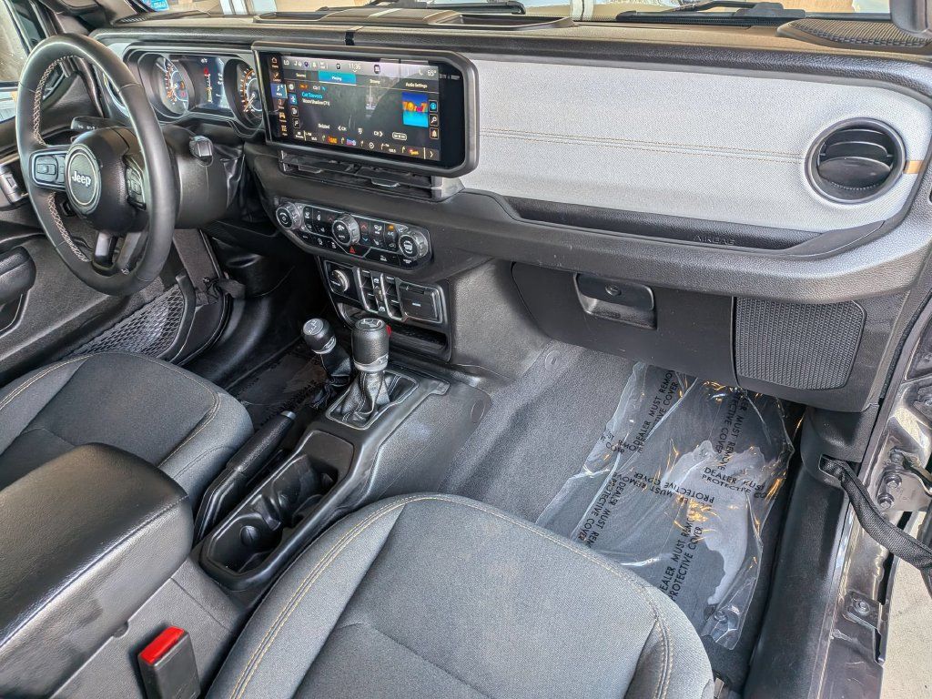 Used 2025 Jeep Wrangler Unlimited Sport AWD/4WD image 31