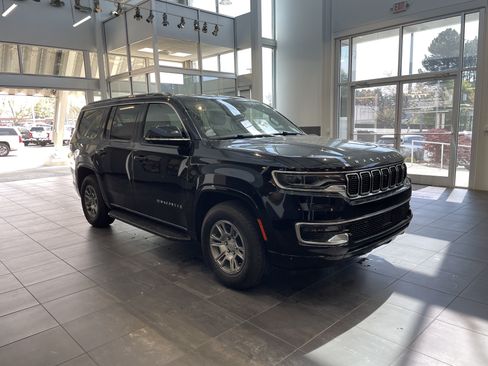 Used 2023 Jeep Wagoneer 4WD w/ Convenience Group I image 2