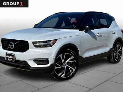 Used 2022 Volvo XC40 T5 R-Design w/ Advanced Package
