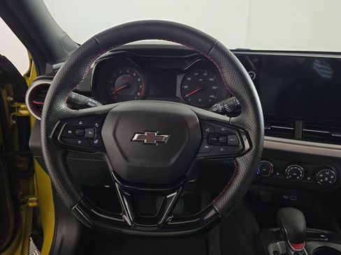 Used 2024 Chevrolet Trax RS FWD image 12