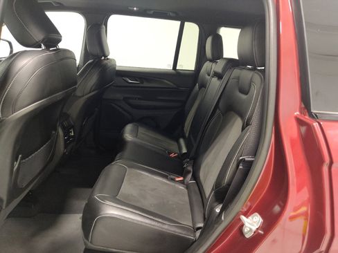 Used 2023 Jeep Grand Cherokee Altitude AWD/4WD image 18