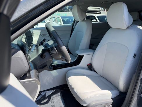 Used 2024 Hyundai Kona SEL image 18