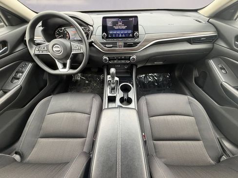 Used 2024 Nissan Altima 2.5 SV image 12