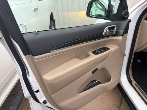 Used 2019 Jeep Grand Cherokee Limited image 8