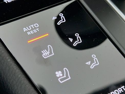 New 2026 Porsche Macan image 23