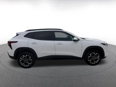 Used 2025 Chevrolet Trax LT FWD image 16